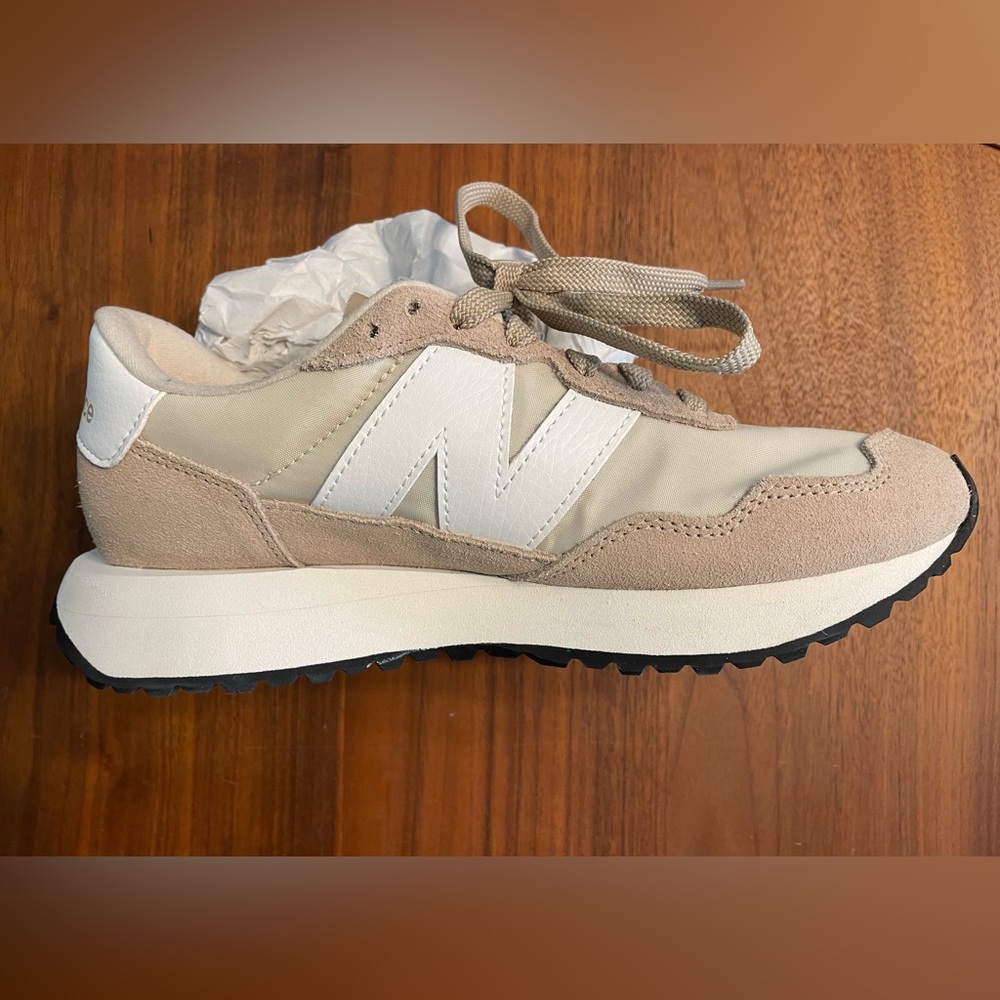 Neutral New Balance 237s